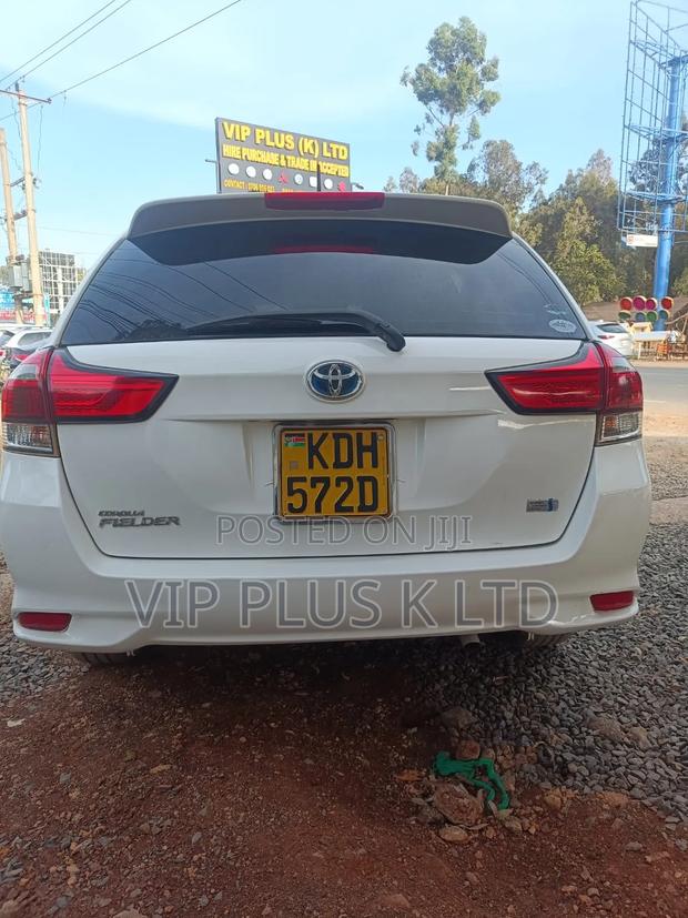 Toyota Corolla Fielder 1.5 Hybrid FWD 2016 White