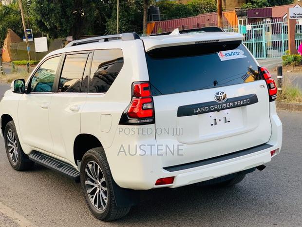 Toyota Land Cruiser Prado 2.8 2019 White