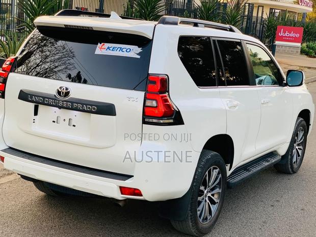 Toyota Land Cruiser Prado 2.8 2019 White