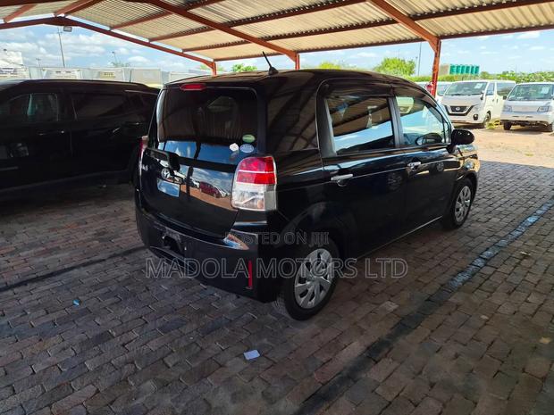 Toyota Spade 1.5 4WD 2018 Black