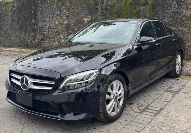 Mercedes-Benz C180 2018 Black