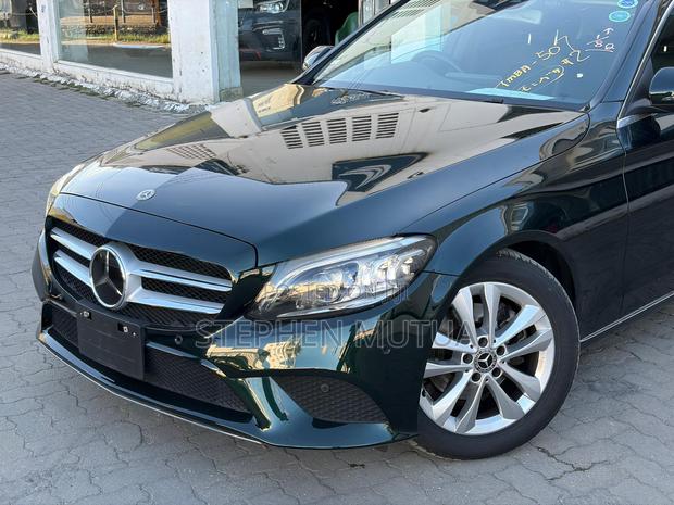 Mercedes-Benz C200 2019 Green
