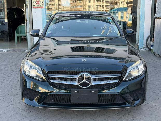 Mercedes-Benz C200 2019 Green