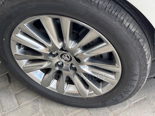 Toyota Harrier 2.5 Hybrid 4WD 2019 White