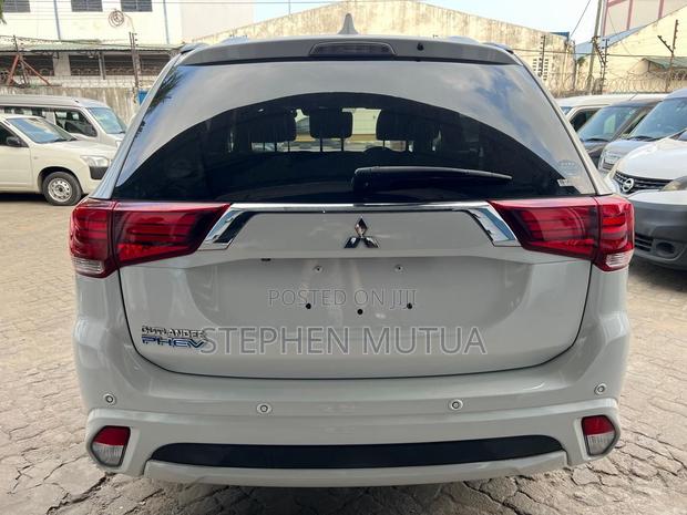 Mitsubishi Outlander 2.0 PHEV AWD 2019 White