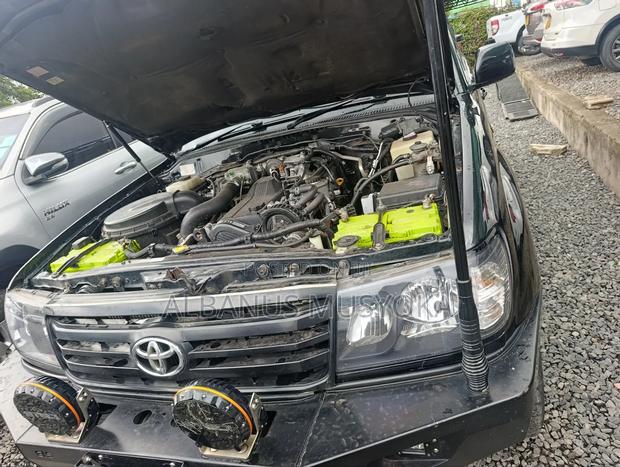 Toyota Land Cruiser 2004 Black
