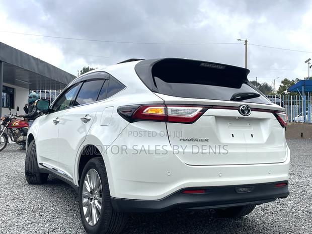 Toyota Harrier 2.0 2019 White