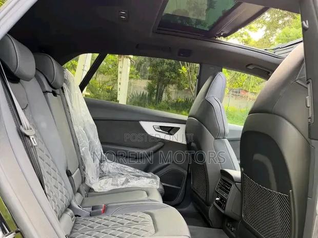 Audi Q8 2021 Green