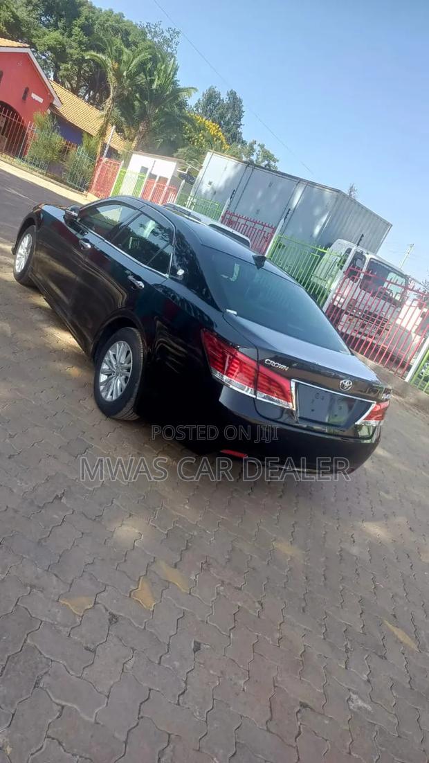 Toyota Crown 2017 Black