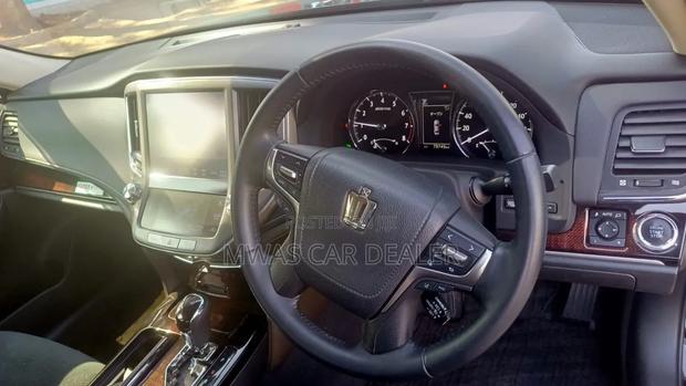 Toyota Crown 2017 Black