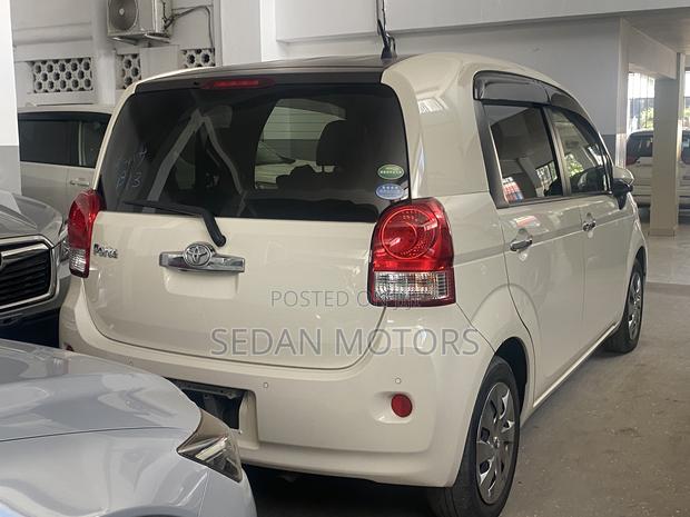 Toyota Porte 2019 Beige