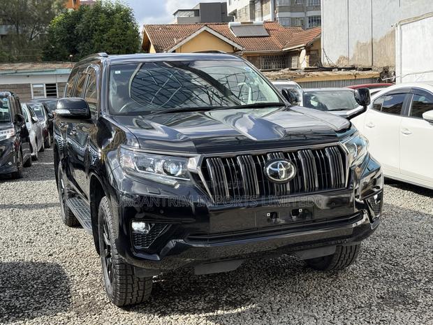 Toyota Land Cruiser Prado 2.8 2022 Black