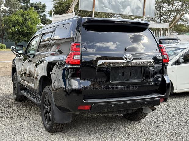 Toyota Land Cruiser Prado 2.8 2022 Black
