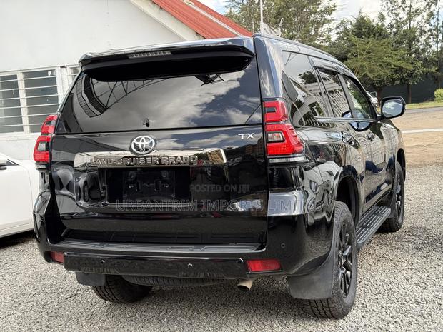 Toyota Land Cruiser Prado 2.8 2022 Black