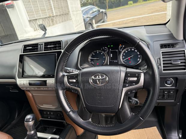 Toyota Land Cruiser Prado 2.8 2022 Black