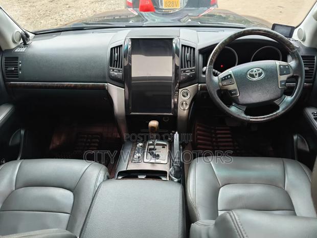 Toyota Land Cruiser 2010 Black