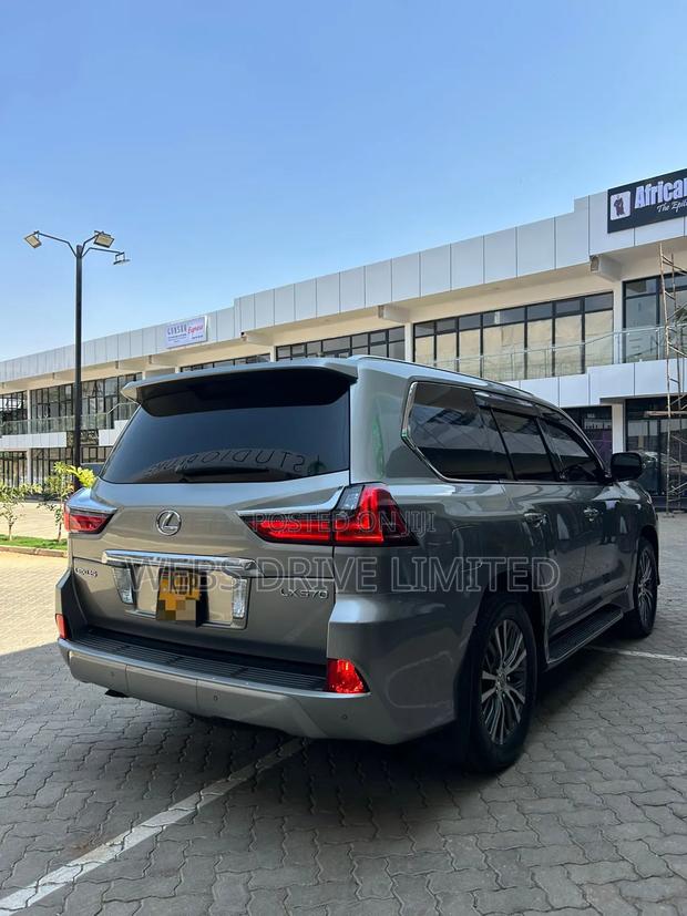 Lexus LX 570 AWD 2016 Gray