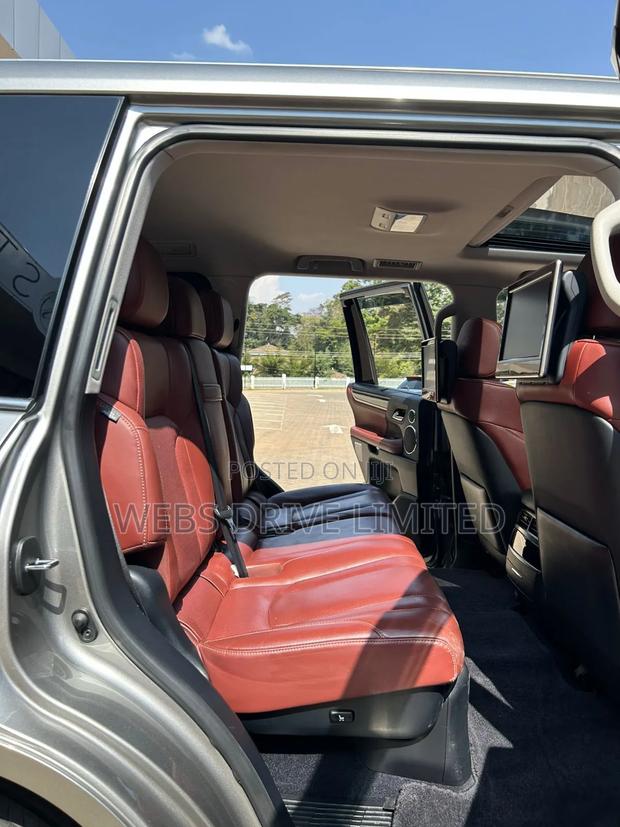Lexus LX 570 AWD 2016 Gray