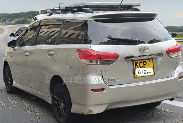 Toyota Wish 2010 Silver