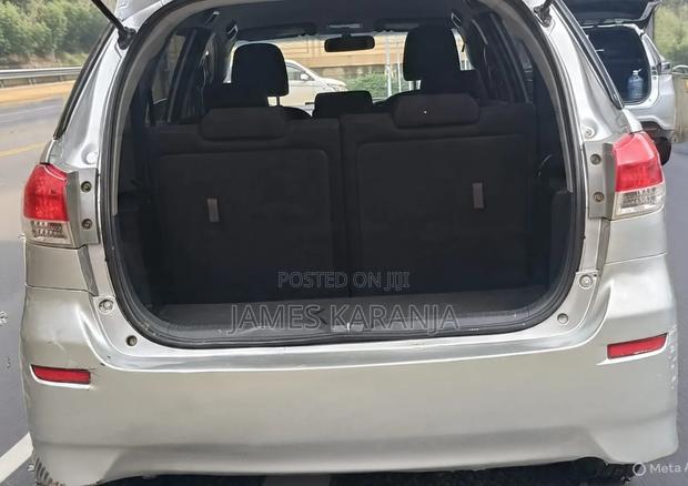 Toyota Wish 2010 Silver
