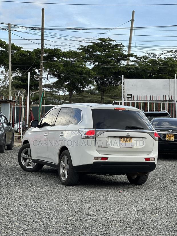 Mitsubishi Outlander 2012 White