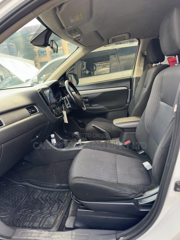 Mitsubishi Outlander 2012 White
