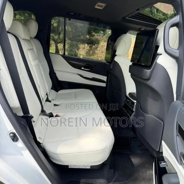 Lexus LX LX 600 2022 White