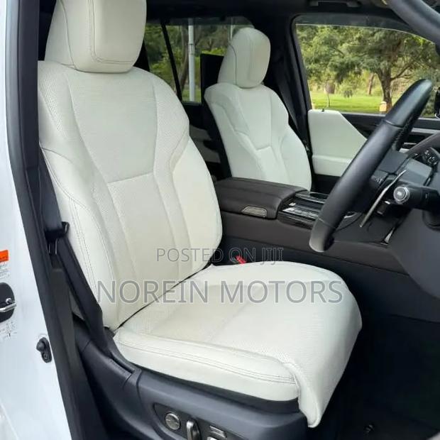 Lexus LX LX 600 2022 White