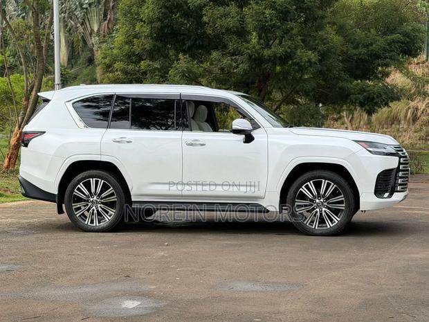 Lexus LX LX 600 2022 White
