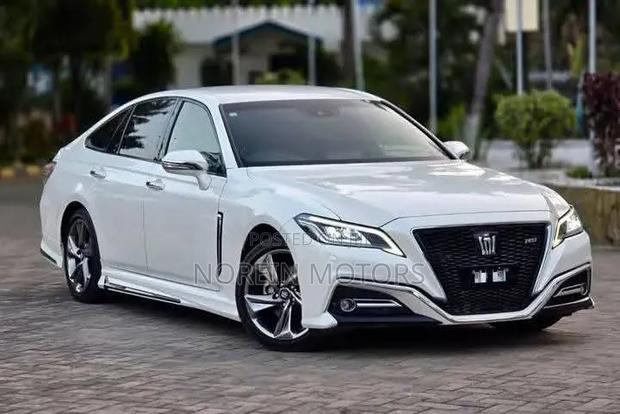 Toyota Crown 2019 White