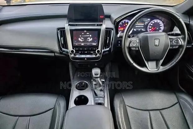 Toyota Crown 2019 White