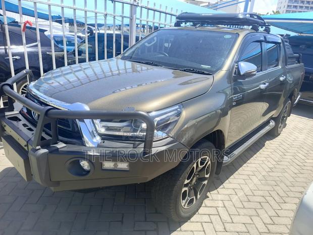Toyota Hilux 2020 Gray
