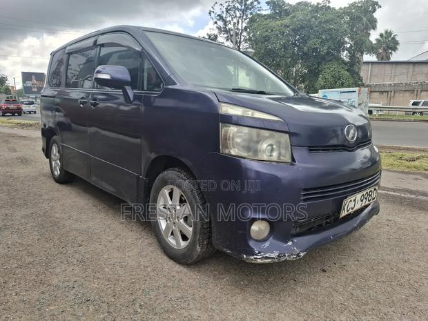 Toyota Voxy 2009 Blue