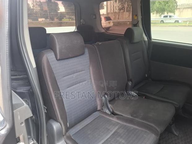 Toyota Voxy 2009 Blue