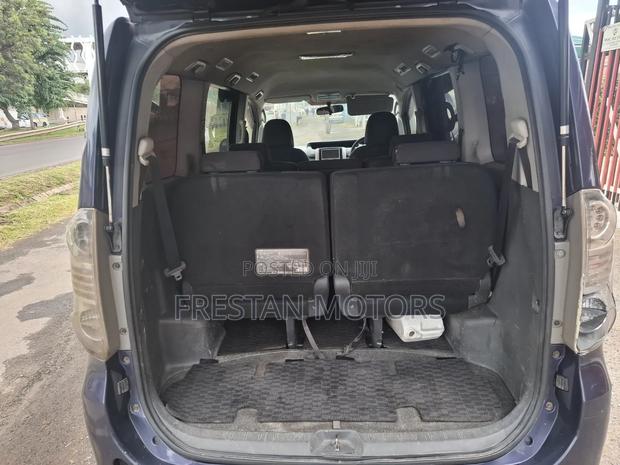 Toyota Voxy 2009 Blue