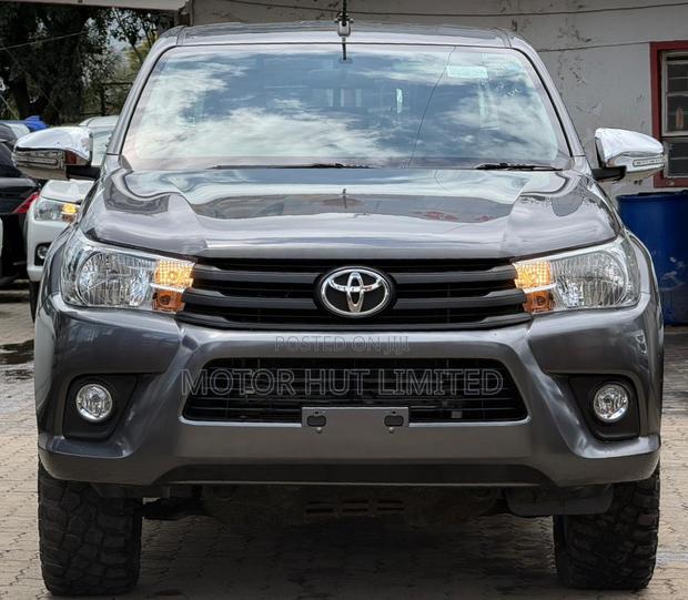 Toyota Hilux Revo Double Cab Deisel 2.4 AWD 2019 Gray