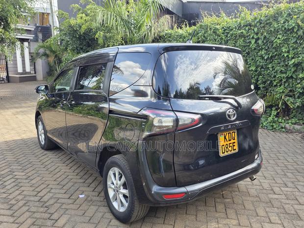 Toyota Sienta 2017 Black