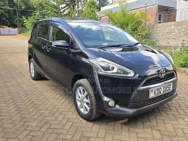 Toyota Sienta 2017 Black