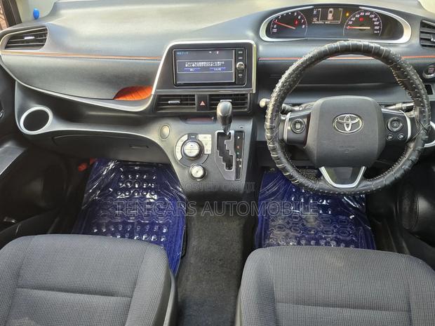 Toyota Sienta 2017 Black