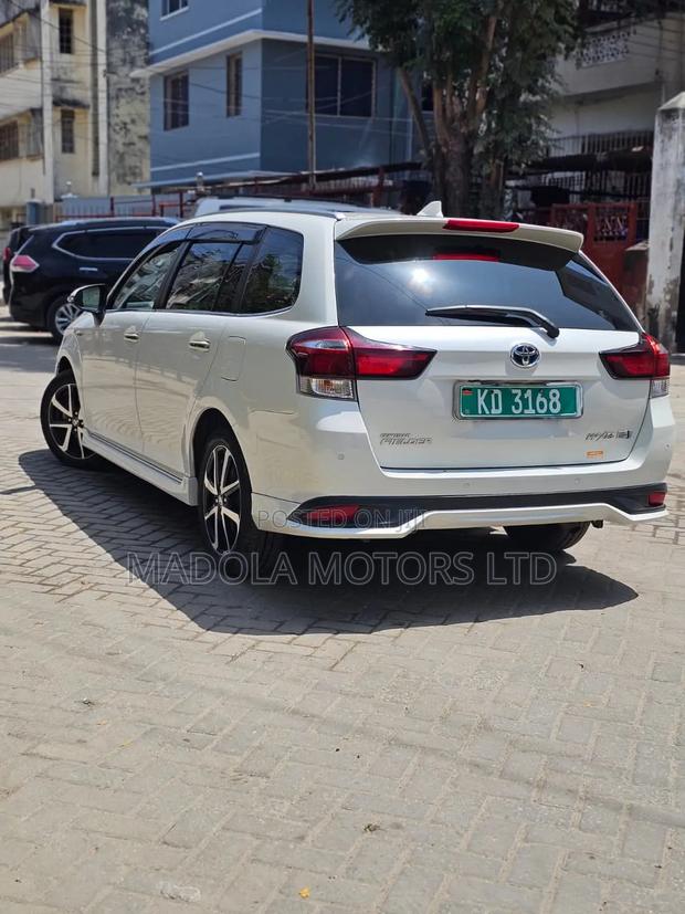 Toyota Corolla Fielder 1.5 Hybrid FWD 2018 Pearl