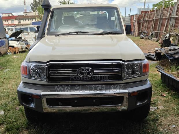 Toyota Land Cruiser 79 Series 2014 White