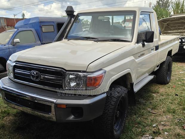 Toyota Land Cruiser 79 Series 2014 White