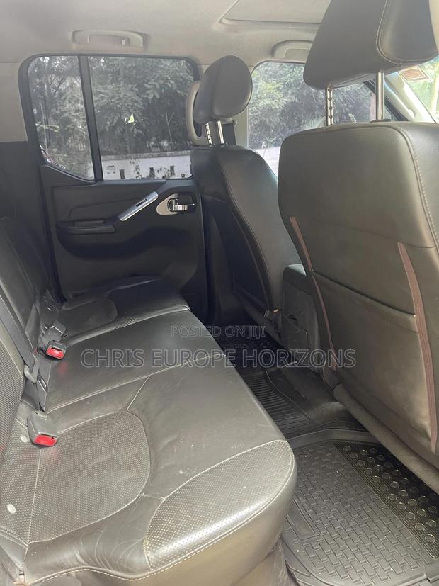 Nissan Navara 2.5 dCi Automatic 2011 Black