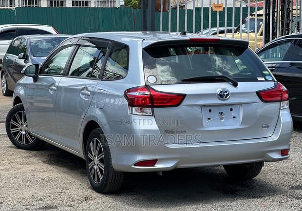 Toyota Corolla Fielder 1.5 Hybrid FWD 2020 Gray