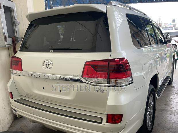 Toyota Land Cruiser 4.6 V8 ZX 2020 White