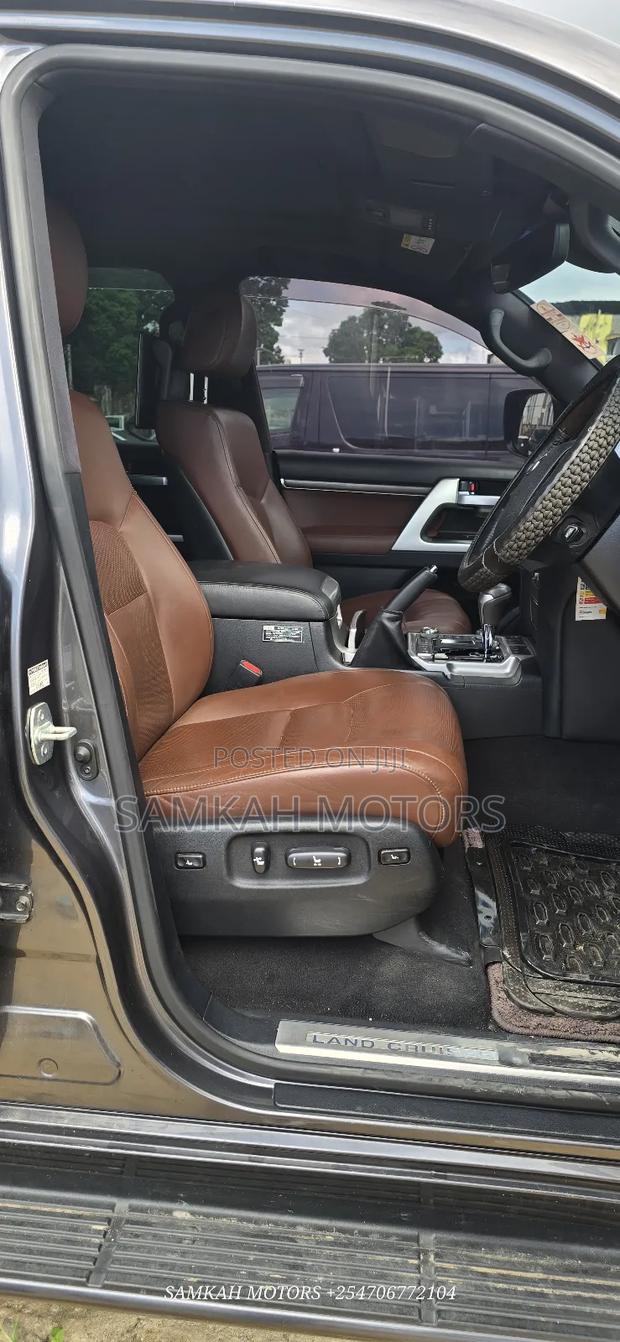 Toyota Land Cruiser 2019 Gray