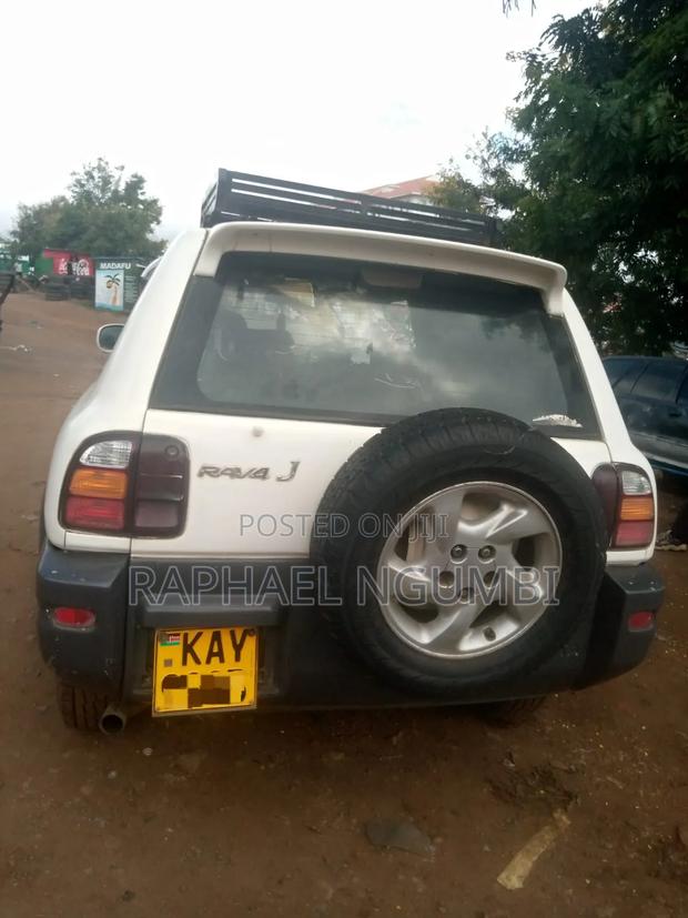 Toyota RAV4 1999 White