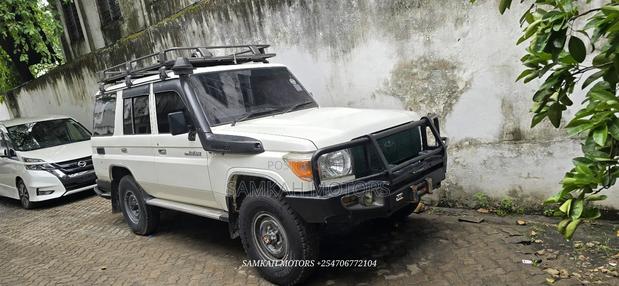 Toyota Land Cruiser 2018 White