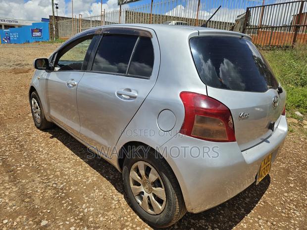 Toyota Vitz 1.3 FWD 5dr 2007 Silver