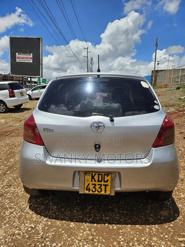 Toyota Vitz 1.3 FWD 5dr 2007 Silver